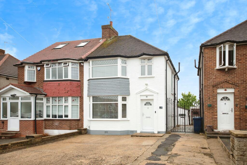 Montrose Avenue, Edgware, Middlesex, HA8 0 DW