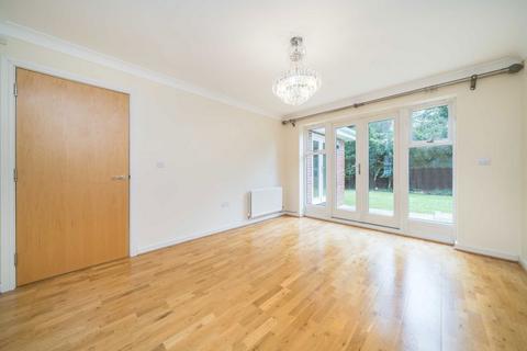 5 bedroom detached house to rent, Pendenza, Cobham KT11