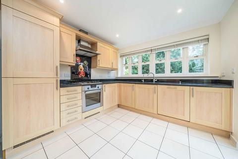 5 bedroom detached house to rent, Pendenza, Cobham KT11