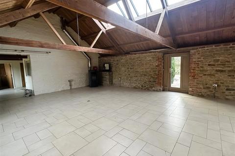 3 bedroom barn conversion to rent, Spirthill, Calne