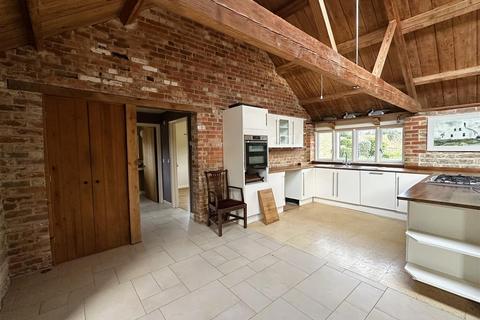 3 bedroom barn conversion to rent, Spirthill, Calne