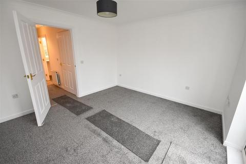 3 bedroom townhouse to rent, Lavender Close, Corby NN18