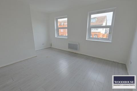 2 bedroom apartment to rent, Crossbrook Street, Cheshunt EN8