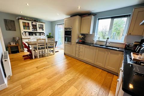 63 Station Road, Hambleton, Selby, YO8 9HY