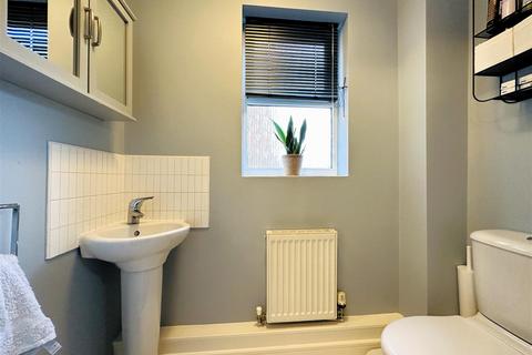 63 Station Road, Hambleton, Selby, YO8 9HY