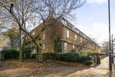 29 Tomlinson Close, London, W4 4DR