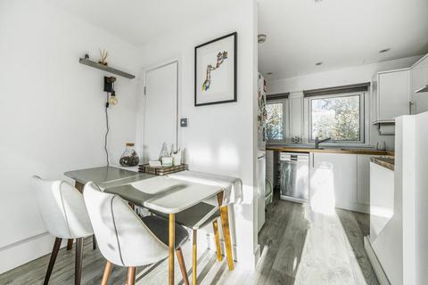 29 Tomlinson Close, London, W4 4DR