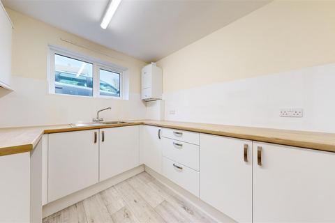 2 bedroom flat to rent, Verne Common Road, Portland