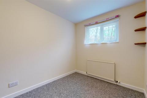 2 bedroom flat to rent, Verne Common Road, Portland