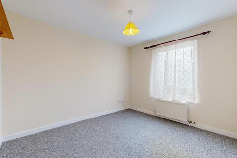 2 bedroom flat to rent, Verne Common Road, Portland