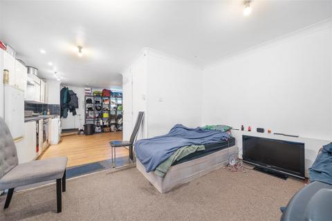 Studio for sale, Maple Road, London, SE20