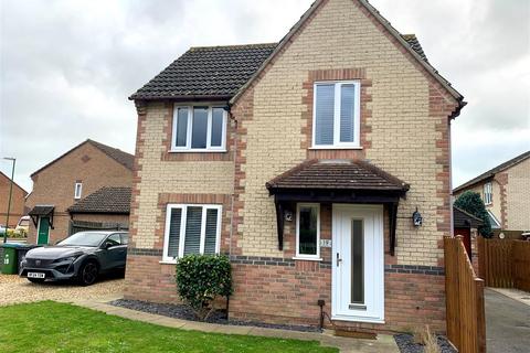 3 bedroom detached house to rent, Beagle Drive, Arundel BN18