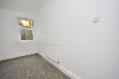 2 bedroom flat to rent, Enys Road, Eastbourne