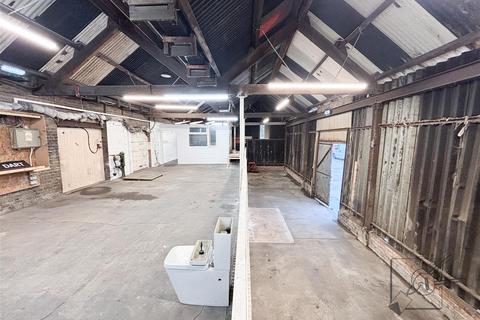 Warehouse to rent, Canal Road, Higham, Rochester