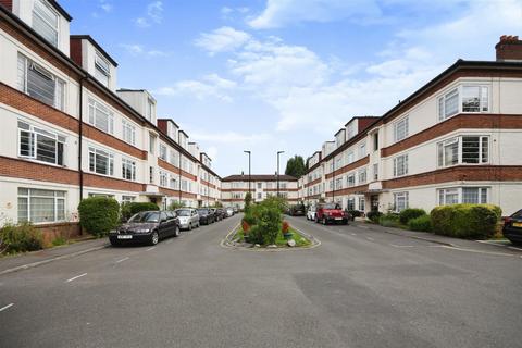 3 bedroom flat to rent, Manor Vale, Brentford