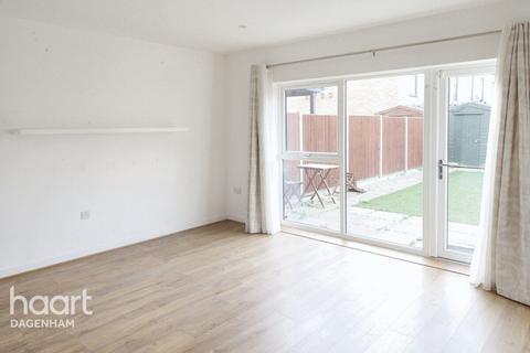 3 bedroom end of terrace house to rent, Ellis Avenue, DAGENHAM