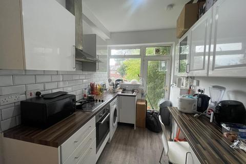 3 bedroom flat to rent, Princess Road, Manchester M20