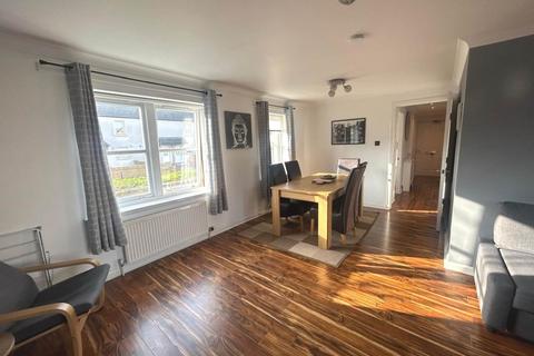 2 bedroom flat to rent, Kirklands, Renfrew