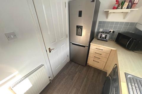 2 bedroom flat to rent, Kirklands, Renfrew