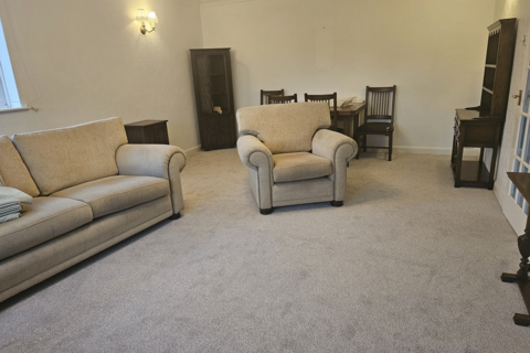 2 bedroom flat to rent, Knowl Road, Mirfield WF14