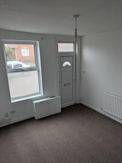 3 bedroom terraced house to rent, Eastwood Street, Nottingham NG6