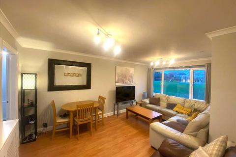 3 bedroom apartment to rent, Leigh on Sea SS9