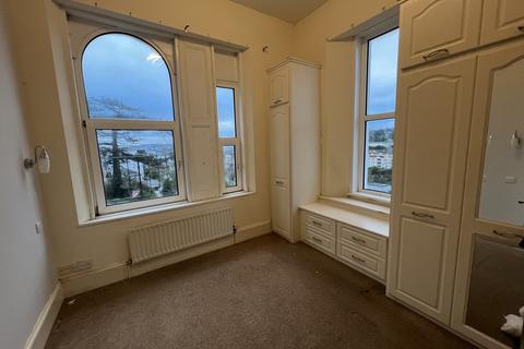 2 bedroom flat to rent, Higher Woodfield Road, Torquay TQ1