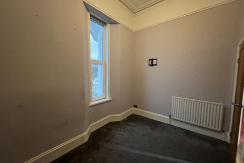 2 bedroom flat to rent, Higher Woodfield Road, Torquay TQ1