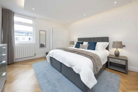 3 bedroom flat to rent, Brick Street, London W1J