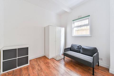 2 bedroom flat to rent, Drewstead Road, Streatham Hill, London, SW16