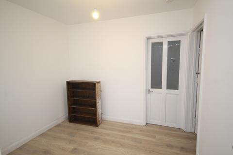 Studio to rent, London, NW10