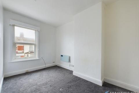 2 bedroom flat to rent, St. Heliers Road, Blackpool FY1