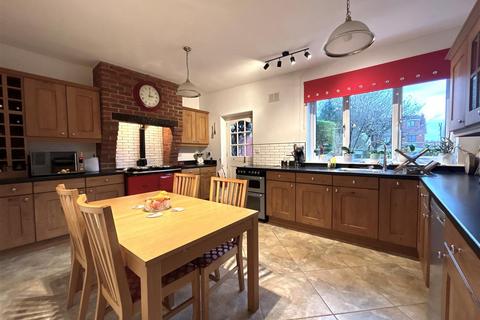 4 bedroom detached house for sale, Greenhill Road, Halesowen