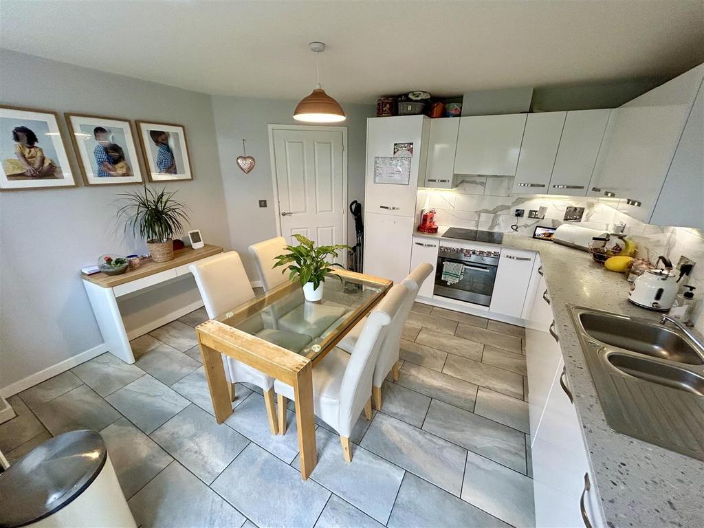 Open Plan Kitchen & Dining Room
