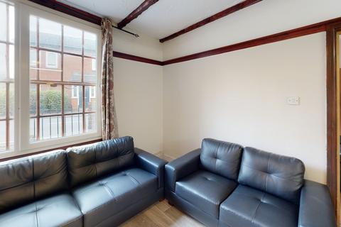 5 bedroom detached house to rent, Ladybarn Lane, Fallowfield, Manchester