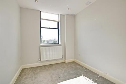 2 bedroom apartment to rent, Stephenson House, Gravesend DA12