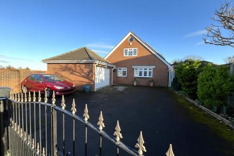 3 bedroom detached house for sale, Ladywell Close, Hempsted, Gloucester