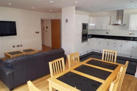 2 bedroom flat to rent, High Street, Bedford