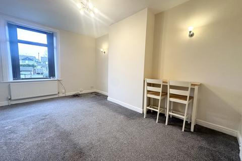 2 bedroom terraced house to rent, Bagley Lane, Farsley