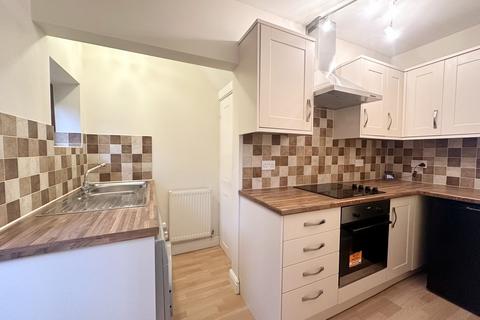 2 bedroom terraced house to rent, Bagley Lane, Farsley