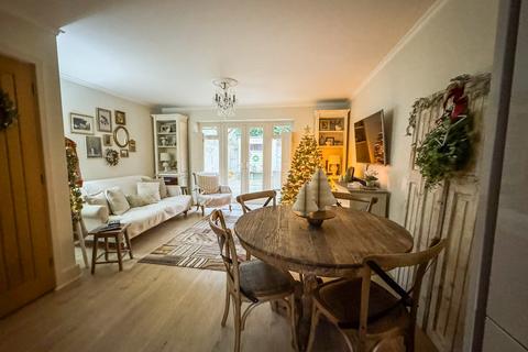 30 Highwell Gardens, Hawkwell, Hockley, SS5 4LY