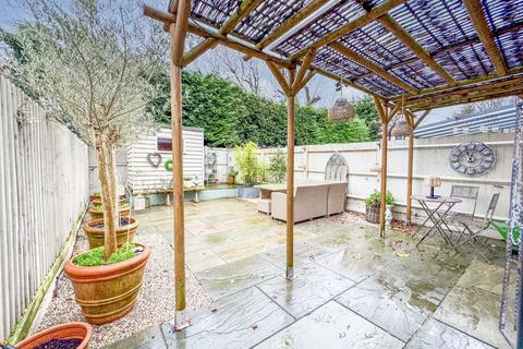 30 Highwell Gardens, Hawkwell, Hockley, SS5 4LY