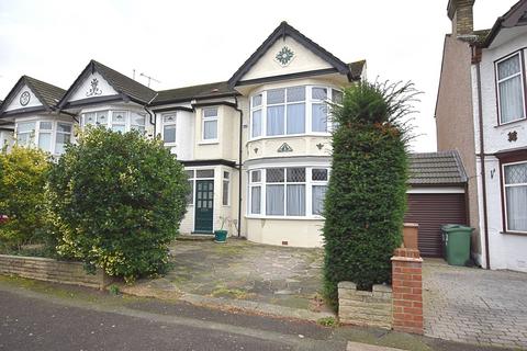 3 bedroom end of terrace house to rent, Nelson Road, Chingford, London. E4 9AR