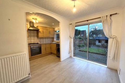 3 bedroom terraced house to rent, Peters Way, Knebworth