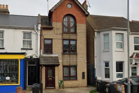 2 bedroom flat to rent, Wellesley Road, Clacton-on-Sea CO15