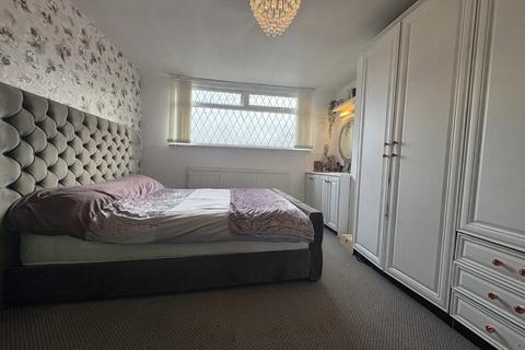 27 Middlebrook Crescent, Bradford, BD8 0EN