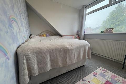 27 Middlebrook Crescent, Bradford, BD8 0EN