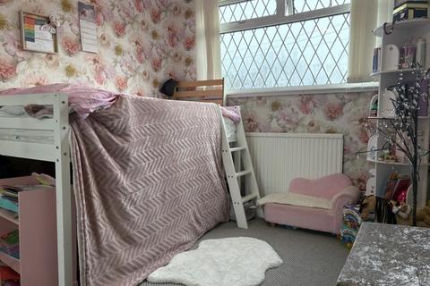 27 Middlebrook Crescent, Bradford, BD8 0EN