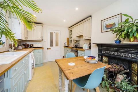 2 bedroom flat for sale, Lynette Avenue, London SW4