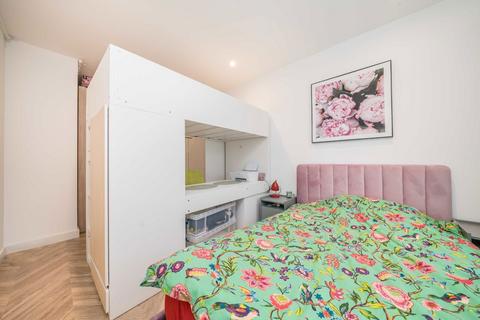 1 bedroom flat for sale, Wheatfield Way, Kingston Upon Thames KT1